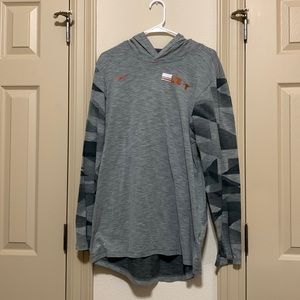 **Texas Longhorns Baseball Team Issued** light long-sleeve jacket